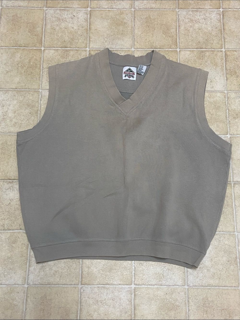Reebok GOLF Men’s V-Neck Sweater Vest — Taupe/Beige Vintage 80s 90s Size XL